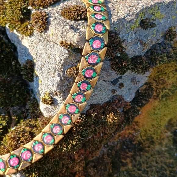 Vintage, 1950s gold tone panel chain necklace w black enamel and hand-painted - Picture 5 of 13